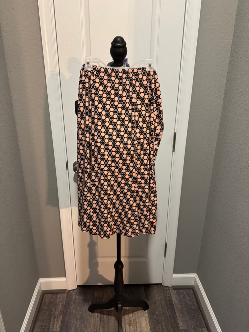 Sandra Darren Peach and Black Circle-Print Midi Skirt
